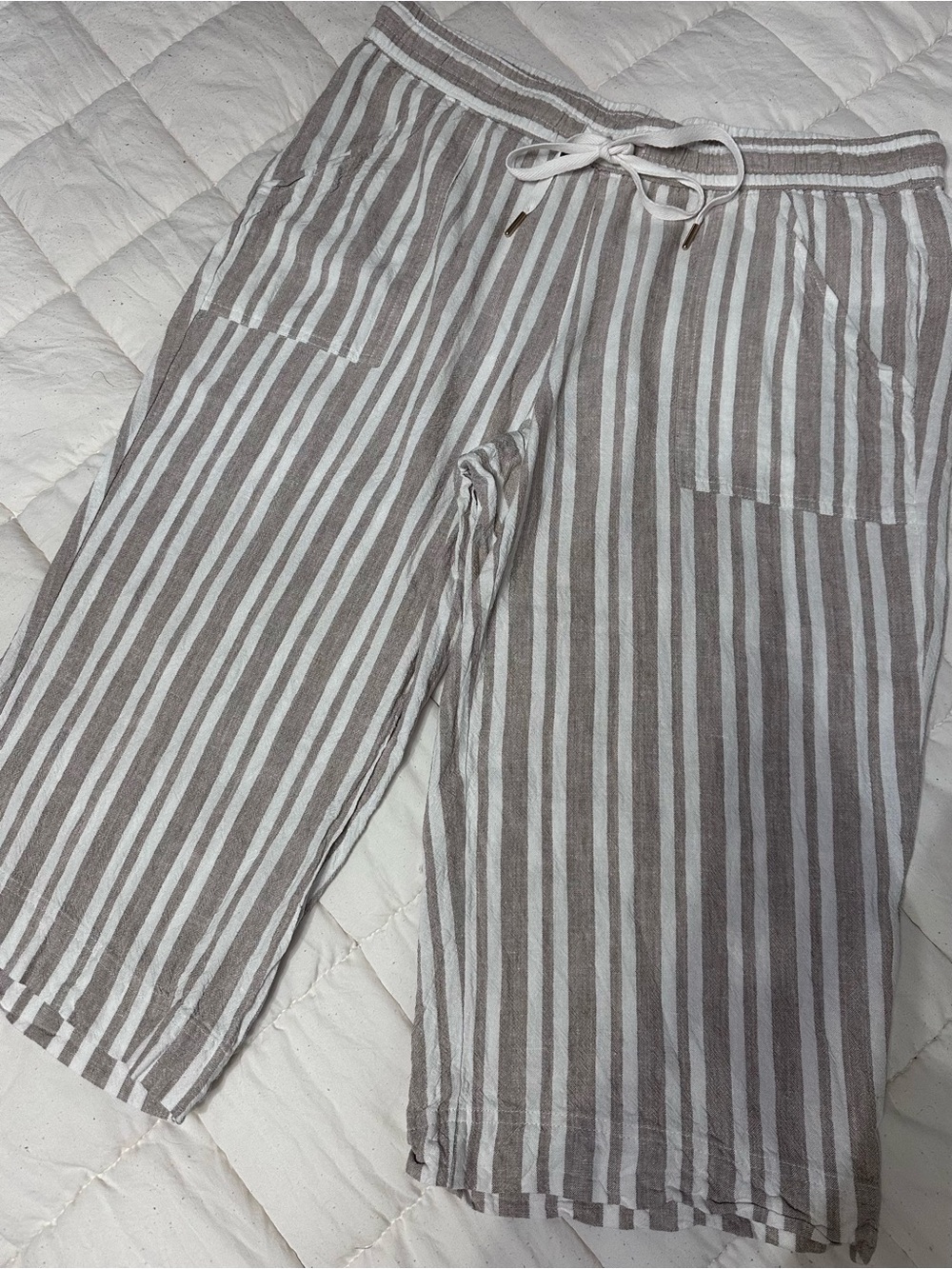 Striped Cotton-Blend Women's Drawstring Capris — Taupe & White